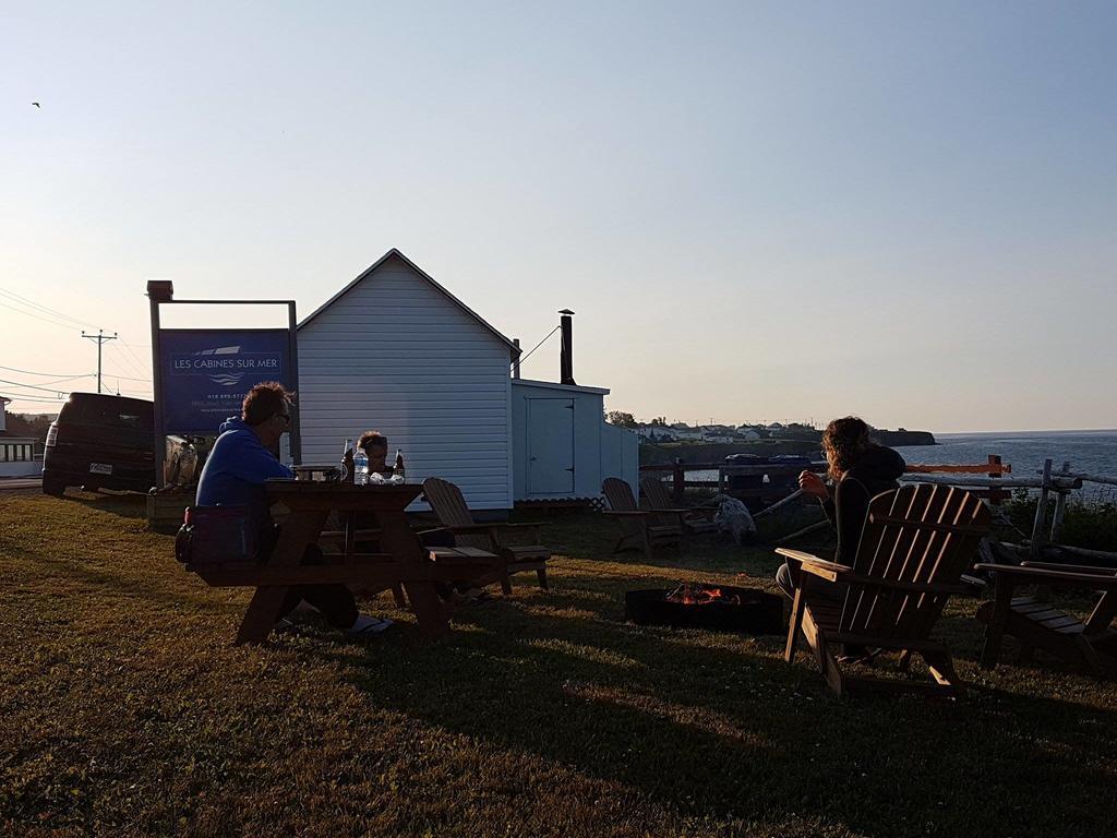 Les Cabines Sur Mer Cap-des-Rosiers Bagian luar foto