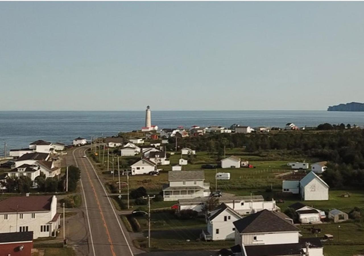 Les Cabines Sur Mer Cap-des-Rosiers Bagian luar foto